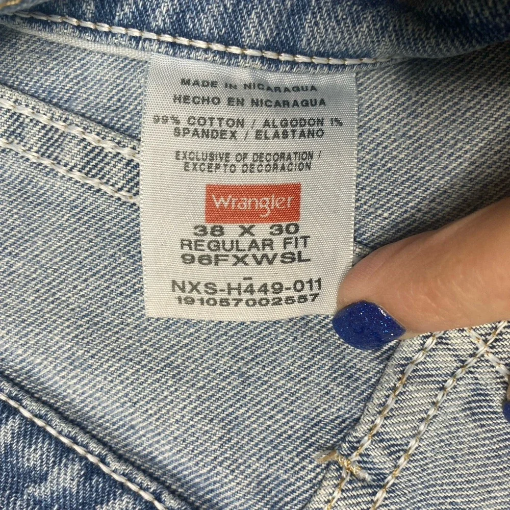 Wrangler Jeans Men 38x30 Blue Denim Light Wash Regular Fit Straight Leg
